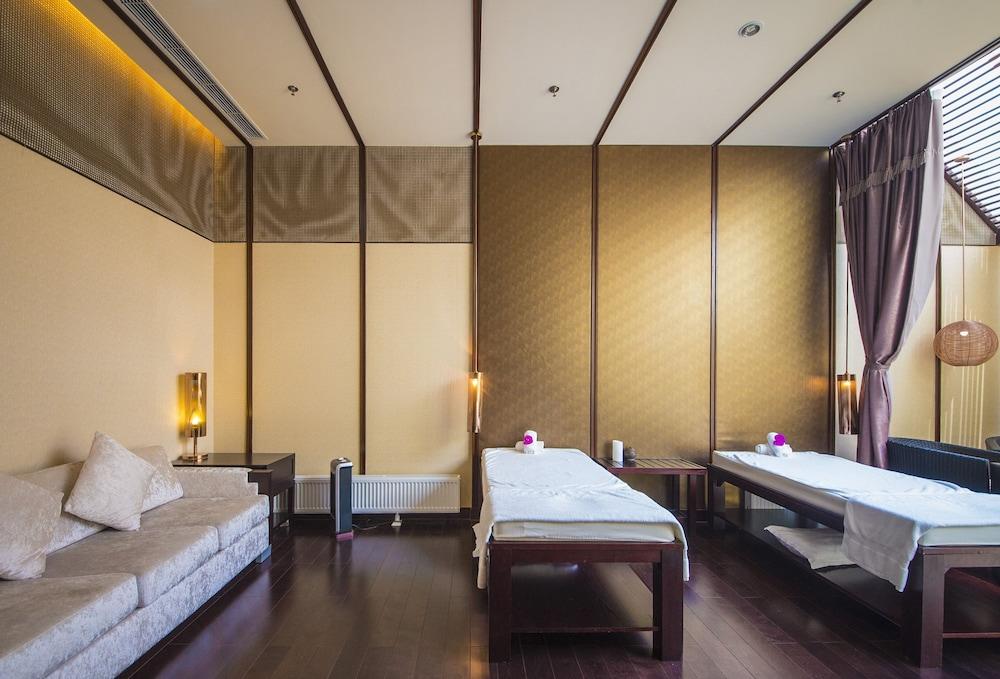 New World Dalian Hotel Exterior photo